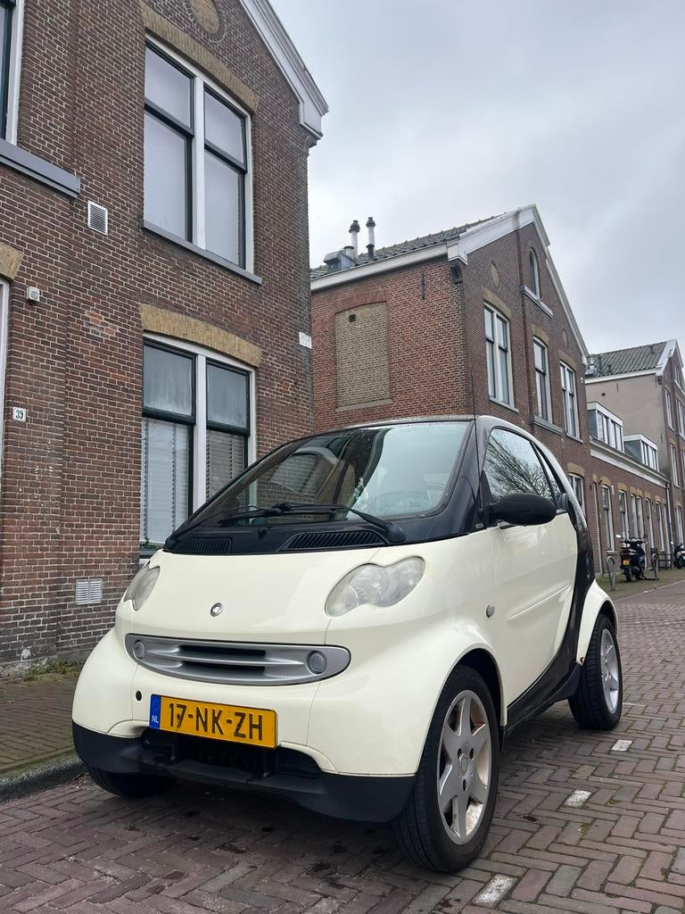 Smart 0.7 City Coupe 45KW 2003 Creme zwart, Auto's, Smart, 21 km/l, Achterwielaandrijving, 18 €/maand, 61 pk