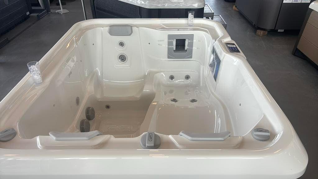 Kleine jacuzzi 2-3 personen nieuw direct leverbaar !, Tuin en Terras, Ophalen, Nieuw, Inbouw, Trap