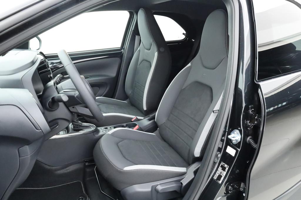 Toyota Aygo X Hybrid 115 GR Sport | Direct Leverbaar | Camer, Stof, Gebruikt, Zwart, 4 stoelen