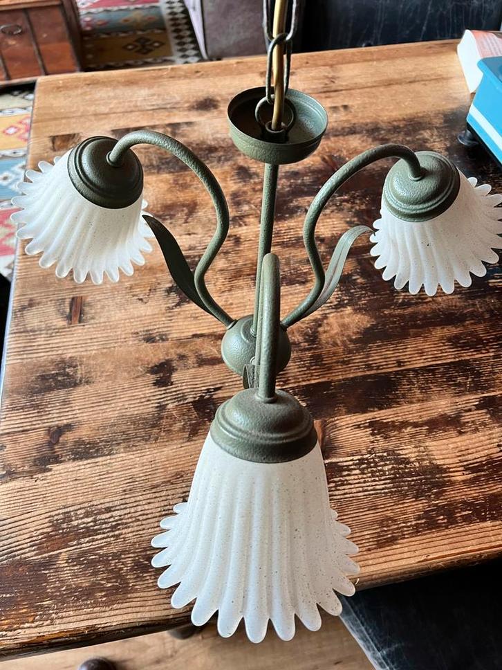 Vintage hanglamp met melkglazen kelkjes - groen/beige, Huis en Inrichting, Lampen | Hanglampen, Gebruikt, Minder dan 50 cm, Glas