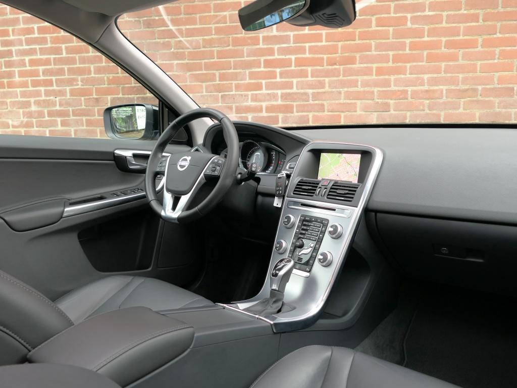 Volvo XC60 T5 AUT FWD Polar+ Panoramadak / Standkachel / Tre, Automaat, 15 km/l, Gebruikt, 4 cilinders