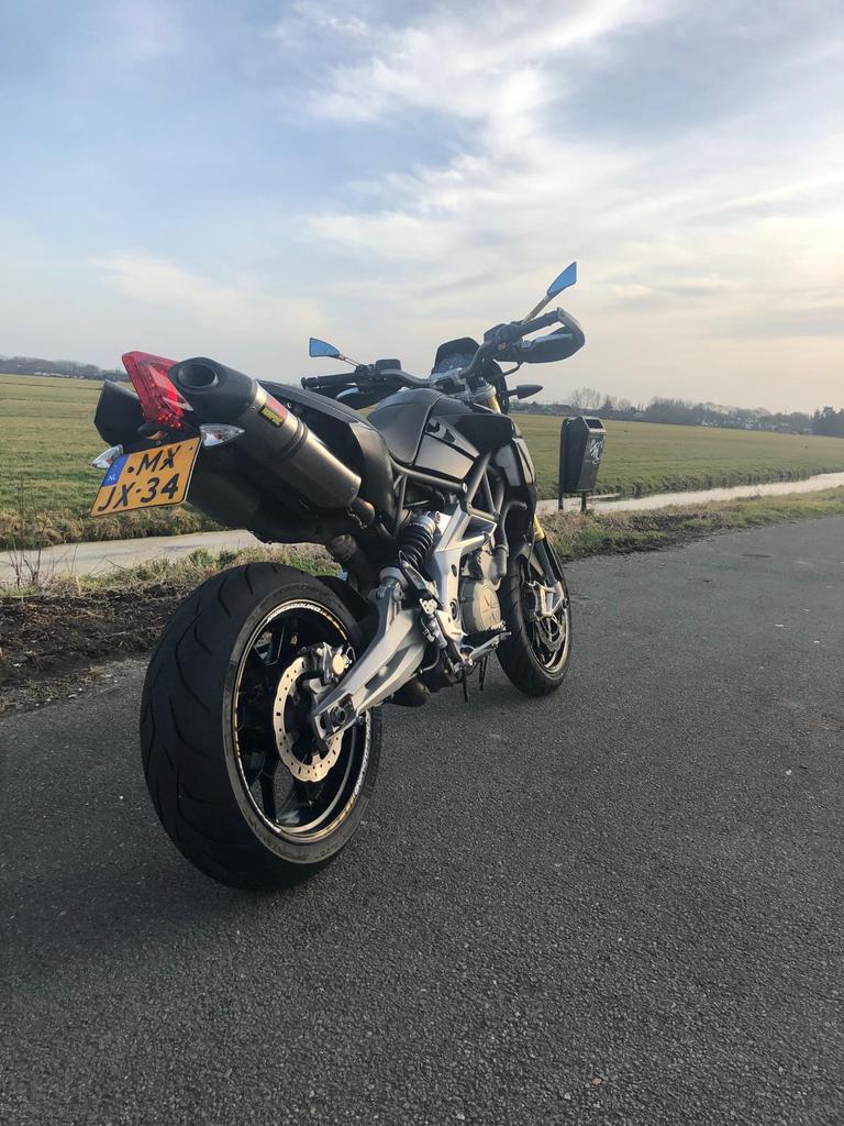 Aprilia Dorsoduro 750 supermotard, Particulier, Naked bike