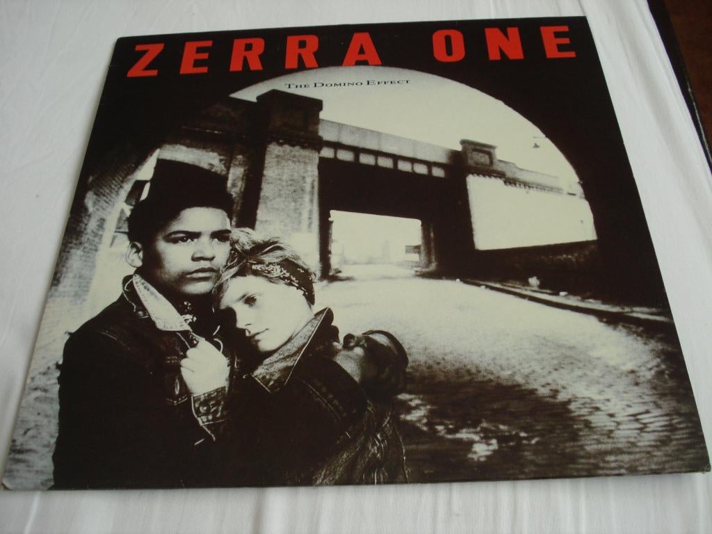 ZERRA ONE - THE DOMINO EFFECT alt rock, Gebruikt, Alternative, Ophalen of Verzenden, 12 inch