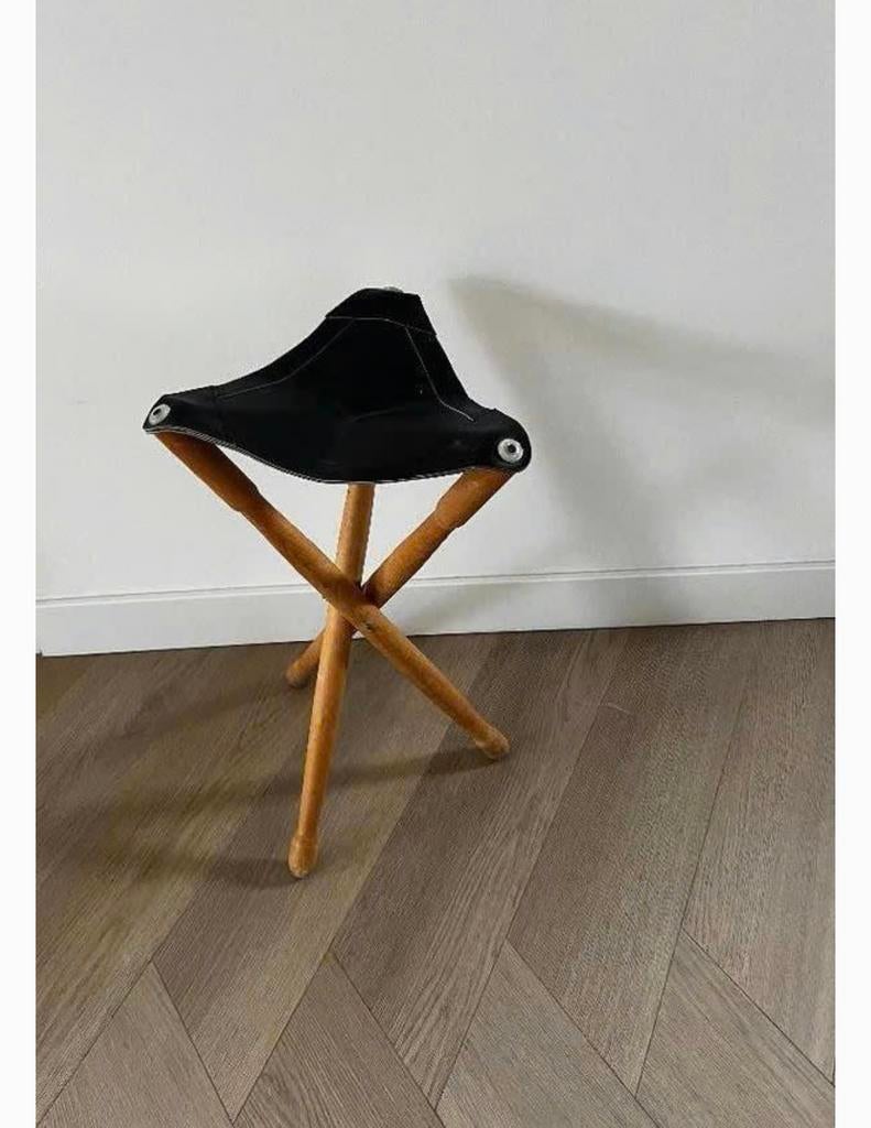 Vintage opvouwbare driepotige kruk Leer/ hout 53 cm hoog, Huis en Inrichting, Krukjes, Ophalen of Verzenden, Zo goed als nieuw