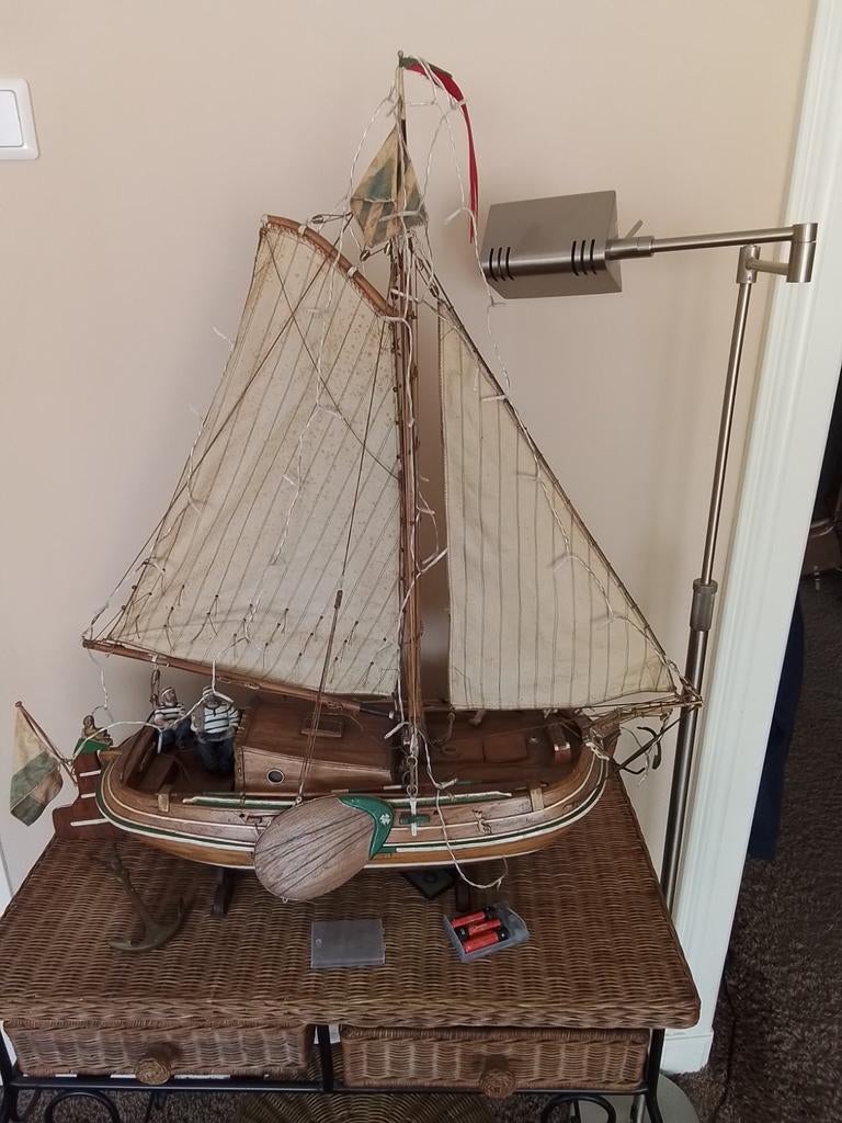 Houten Boeier Zeilschip - Decoratief Model in Goede Staat, Hobby en Vrije tijd, Modelbouw | Auto's en Voertuigen, Ophalen of Verzenden
