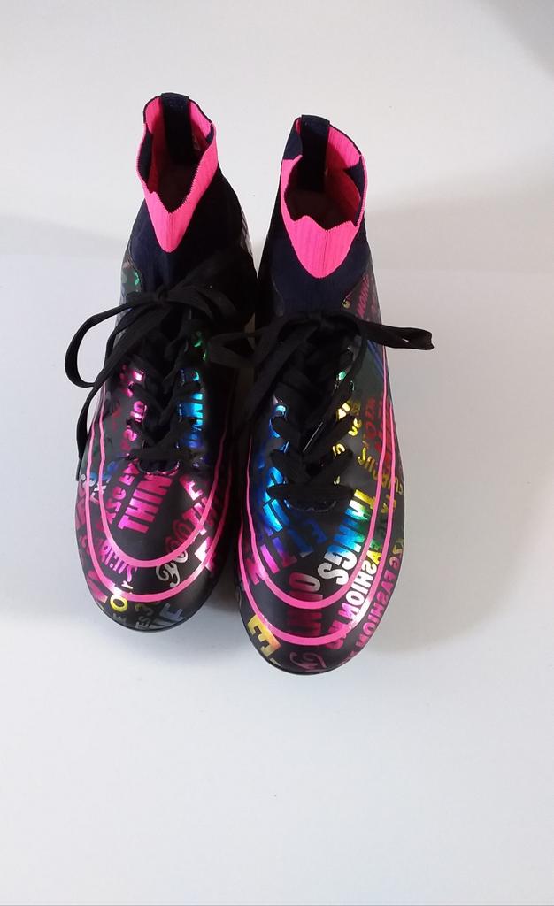 Voetbalschoenen maat 41., Sport en Fitness, Voetbal, Ophalen of Verzenden, Zo goed als nieuw, Schoenen