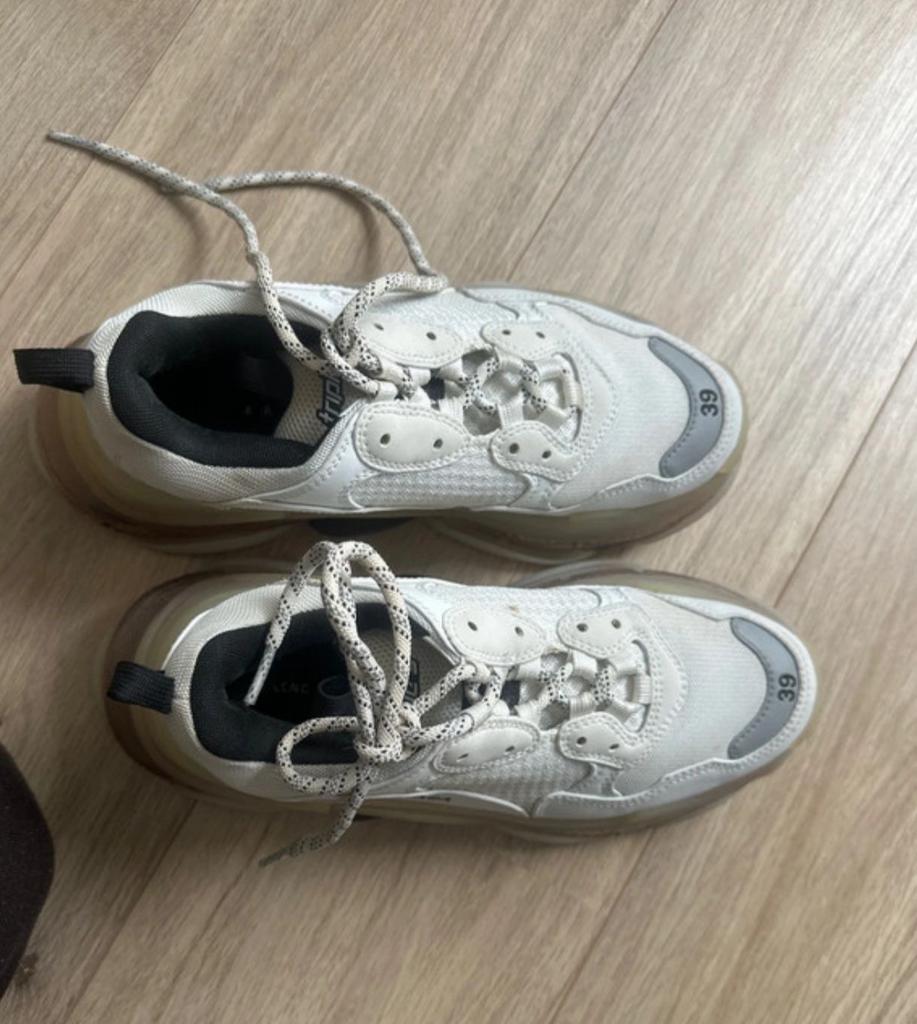 Balenciaga sneakers in goede conditie - Maat 39, Kleding | Dames, Schoenen, Ophalen of Verzenden, Gedragen, Wit, Sneakers of Gympen