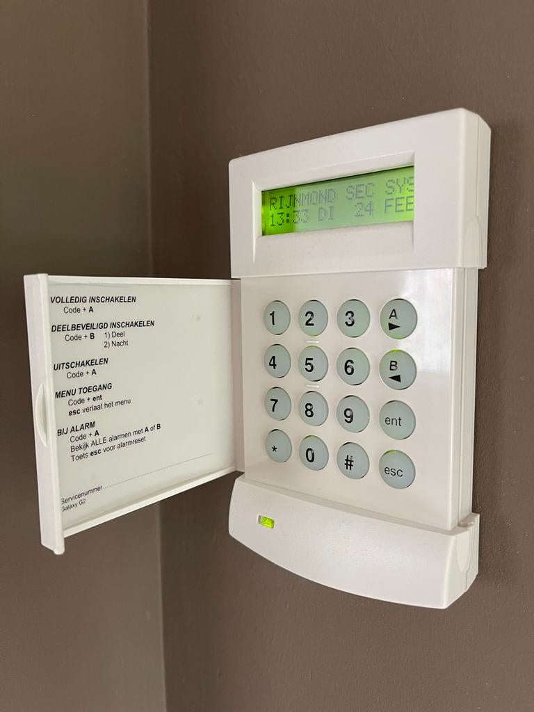 Compleet alarmsysteem met bedieningspanelen en sirene, Gebruikt, Ophalen of Verzenden, Compleet systeem, Draadloos