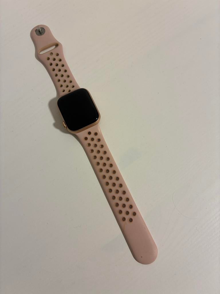 Apple Watch SE 40 mm Rosé Goud 2022, Sieraden, Tassen en Uiterlijk, Smartwatches, Ophalen, Afstand, IOS, Zo goed als nieuw
