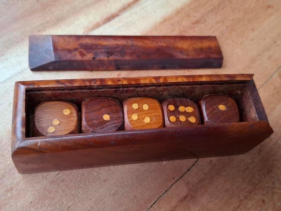 Antiek handgemaakt setje houten dobbelstenen, Hobby en Vrije tijd, Ophalen of Verzenden, Zo goed als nieuw