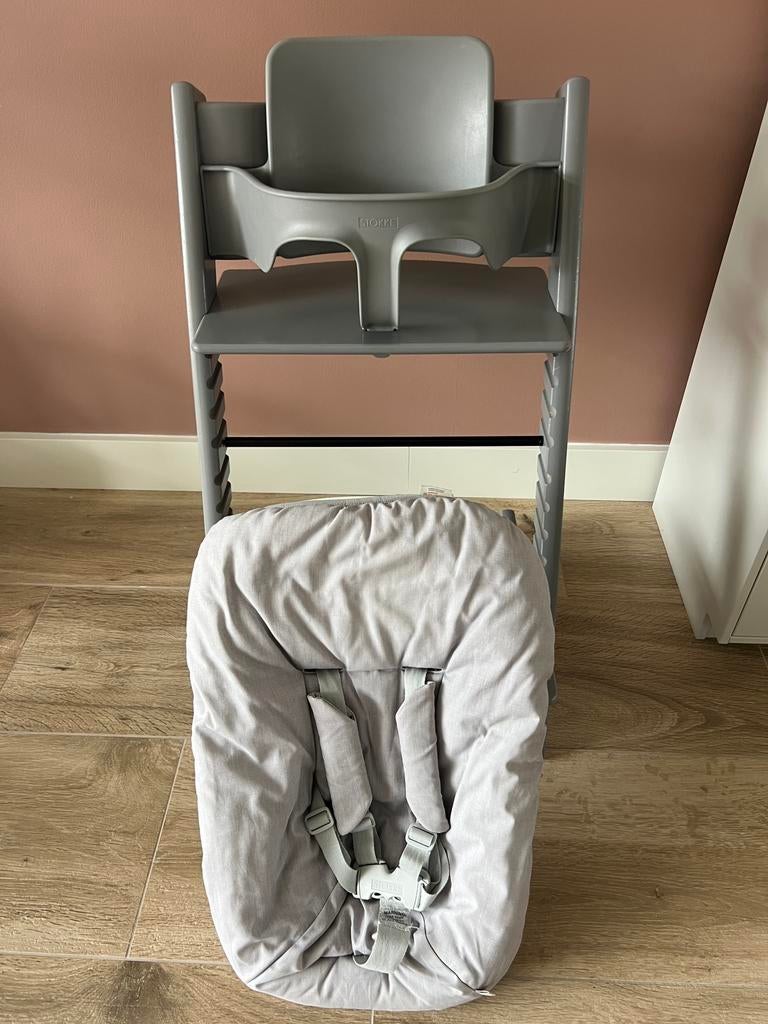 Stokke Tripp Trapp storm grey incl babyset en newbornset, Kinderen en Baby's, Kinderstoelen, Ophalen, Zo goed als nieuw, Meegroeistoel