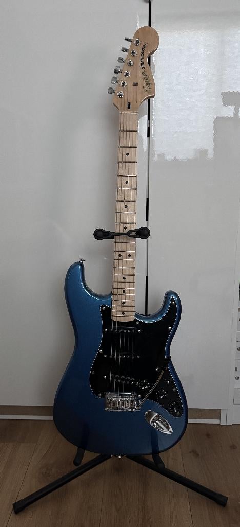 Squier Affinity Series Stratocaster MN Lake Placid Blue, Ophalen, Zo goed als nieuw, Solid body, Overige merken