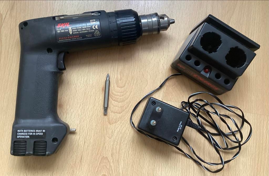 Skil Flexi-Charge boor- schroefmachine met lader en accu's, Ophalen of Verzenden, Gebruikt, Minder dan 400 watt, Boormachine