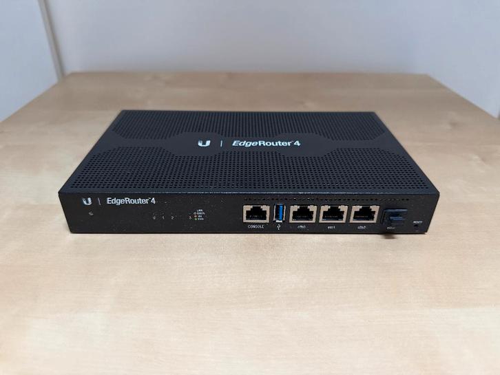 Ubiquiti Edgerouter 4, Computers en Software, Routers en Modems, Gebruikt, Router, Ophalen of Verzenden