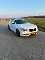 BMW 1-Serie 116I 100KW 3DR 2013 Wit, Auto's, 1-Serie, Zwart, 4 cilinders, 4 stoelen