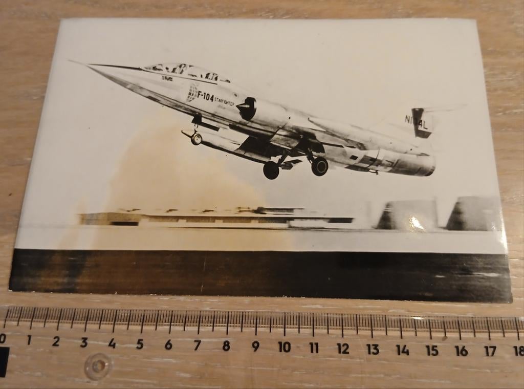 Persfoto 1963 Lockheed TF104G Starfighter vliegtuig naar KLU, Ophalen of Verzenden, Zo goed als nieuw, Kaart, Foto of Prent