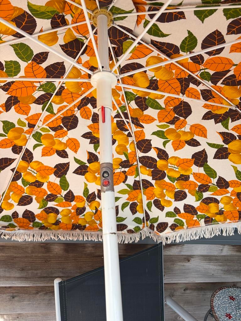 Vintage parasol kantelbaar met grondpen en opbergzak, Ophalen, Gebruikt, 1 tot 2 meter, Strandparasol