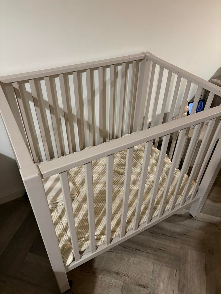 Kinderbox met wieltjes - taupe, Kinderen en Baby's, Boxen, Ophalen of Verzenden, Gebruikt, Vierkant, Wieltjes