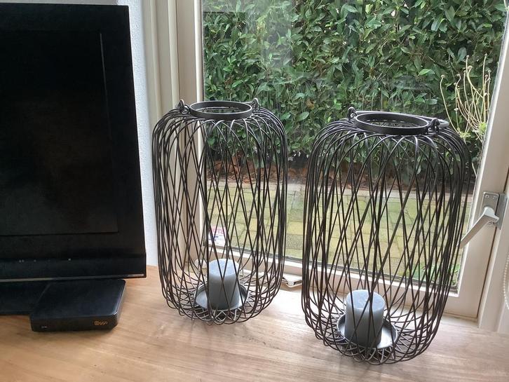 2 metalen windlichten windlicht kandelaar lantaarn lantaren, Huis en Inrichting, Woonaccessoires | Kandelaars en Kaarsen, Zo goed als nieuw