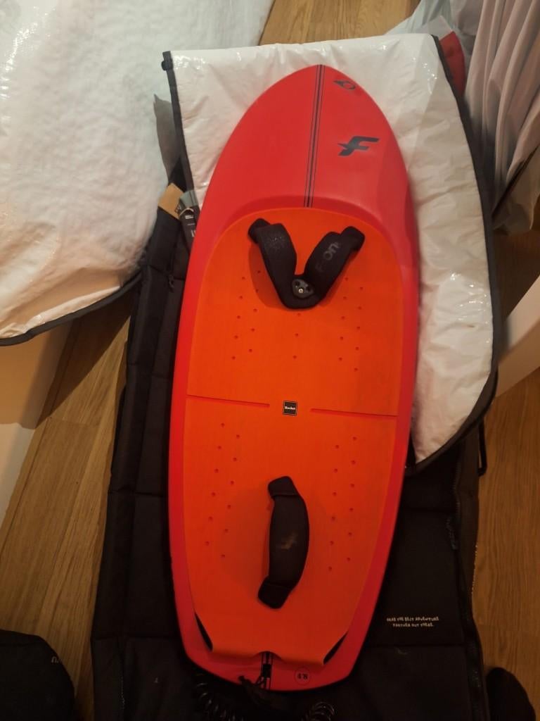 F one rocket wing S 4'8 42L + bag, Watersport en Boten, Ophalen, Zo goed als nieuw, Wingsurf-board