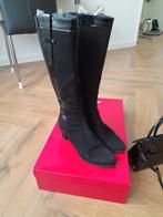 Lange zwarte suède lederen laarzen maat 39, Kleding | Dames, Schoenen, Hoge laarzen, Zwart, Ophalen of Verzenden, Zo goed als nieuw