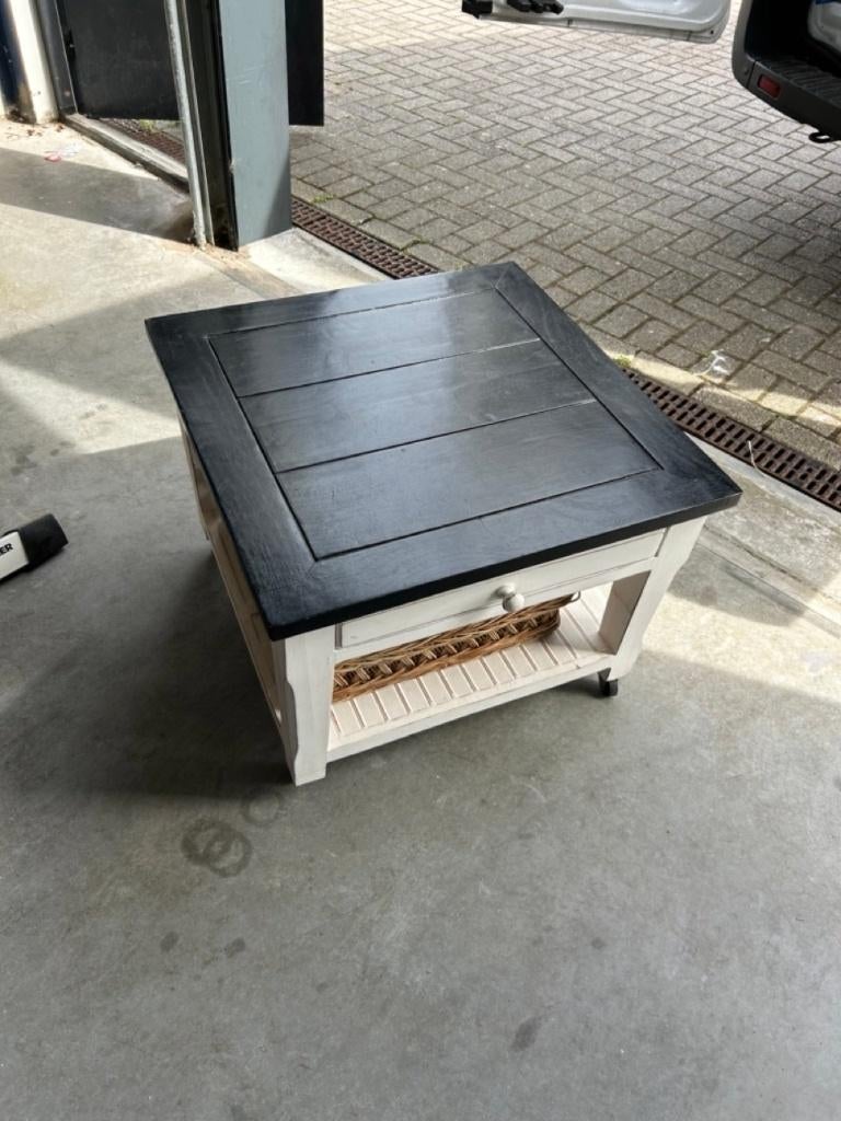 Salontafel Riviera Maison hout 70x70cm op wieltjes, Huis en Inrichting, Tafels | Bijzettafels, Gebruikt, Vierkant, 55 tot 75 cm