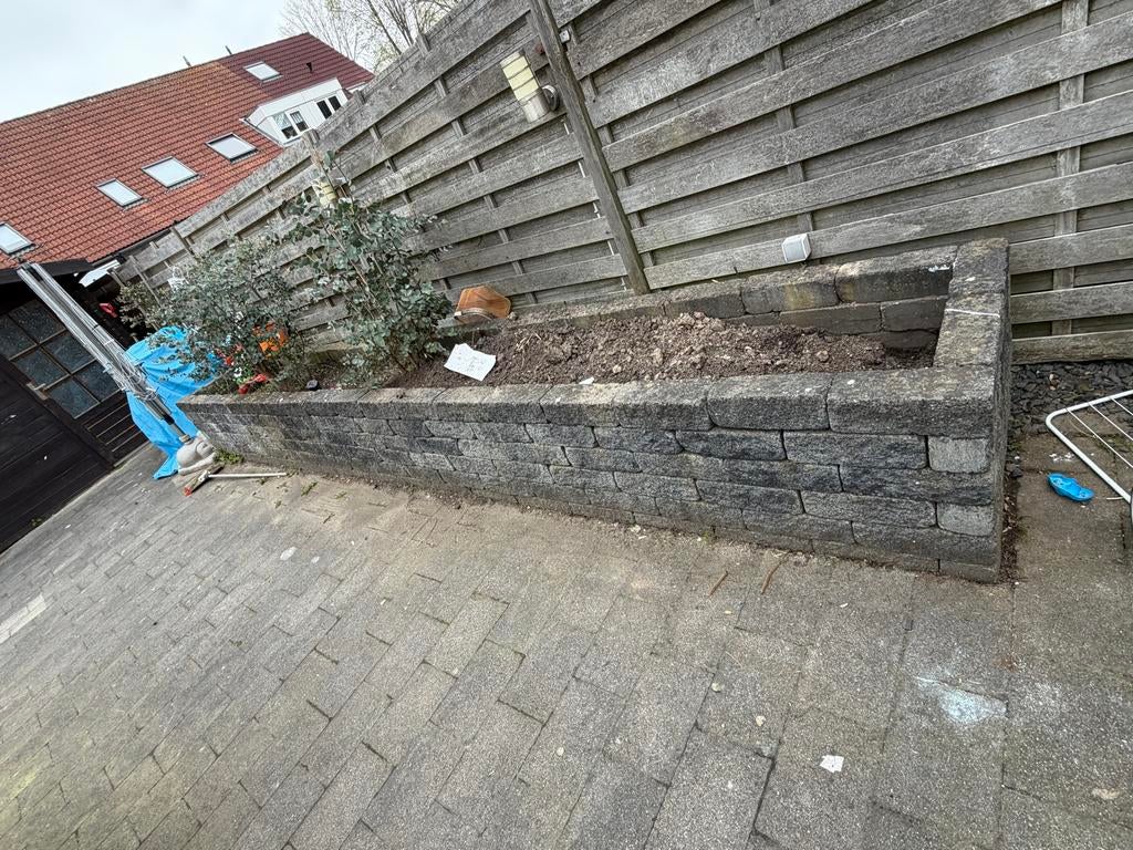Met vergoeding: Stapelblokken en aarde uit plantenbakken, Ophalen, Gebruikt, 100 cm of meer, Beton