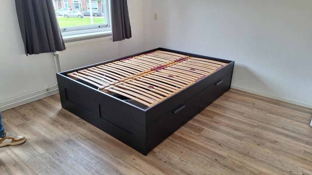 Ikea bed met lattenbodem, Huis en Inrichting, Slaapkamer | Bedden, Ophalen, Gebruikt, Zwart, Tweepersoons