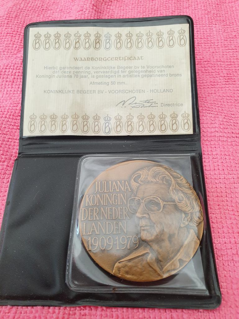 Penning Juliana, bloemendefile (k5), Postzegels en Munten, Ophalen of Verzenden, Overige materialen