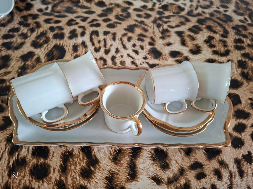 Wit servies met gouden randje, Ophalen of Verzenden, Porselein, Overige stijlen, Kop(pen) en/of Schotel(s)