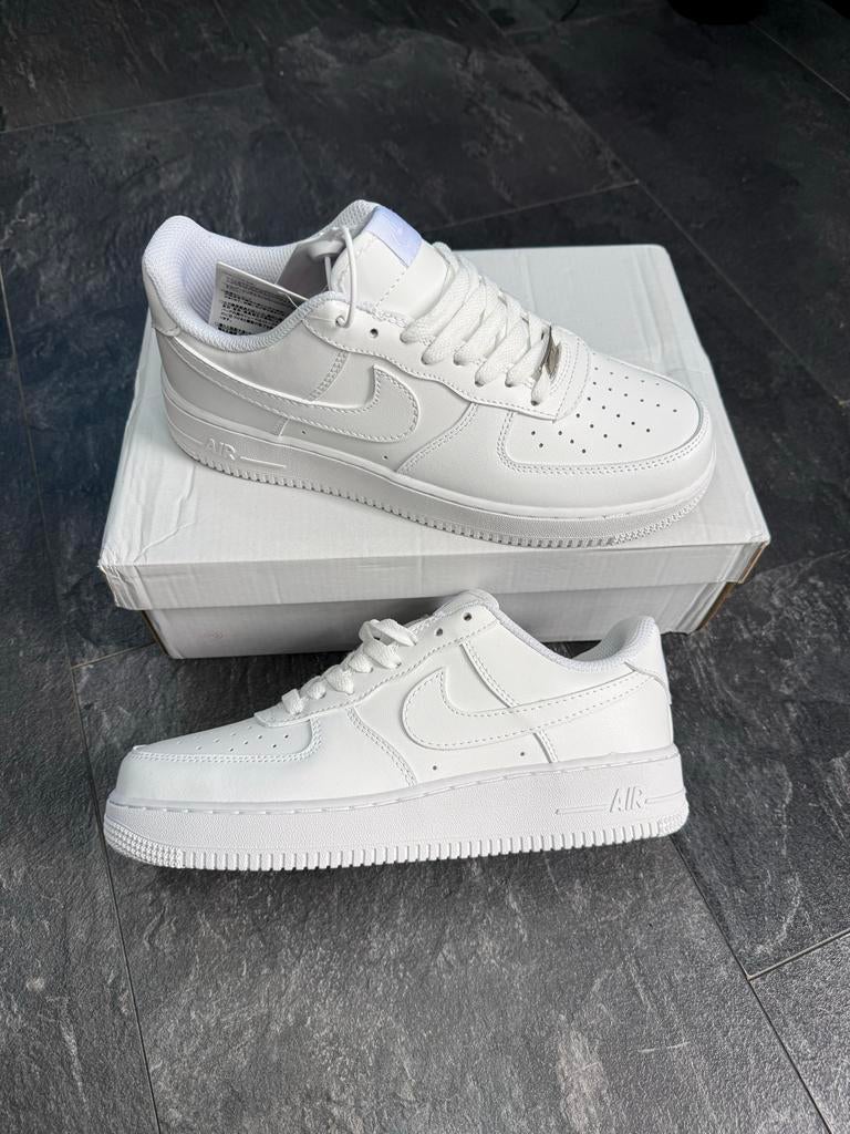 Nike Air Force 1 - Witte sneakers, Kleding | Dames, Schoenen, Nieuw, Sneakers of Gympen, Wit, Ophalen of Verzenden