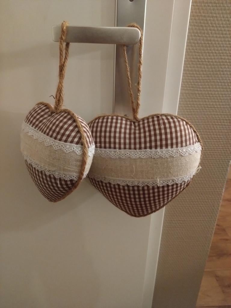 Decoratieve twee stoffen hartjes., Ophalen of Verzenden, Zo goed als nieuw