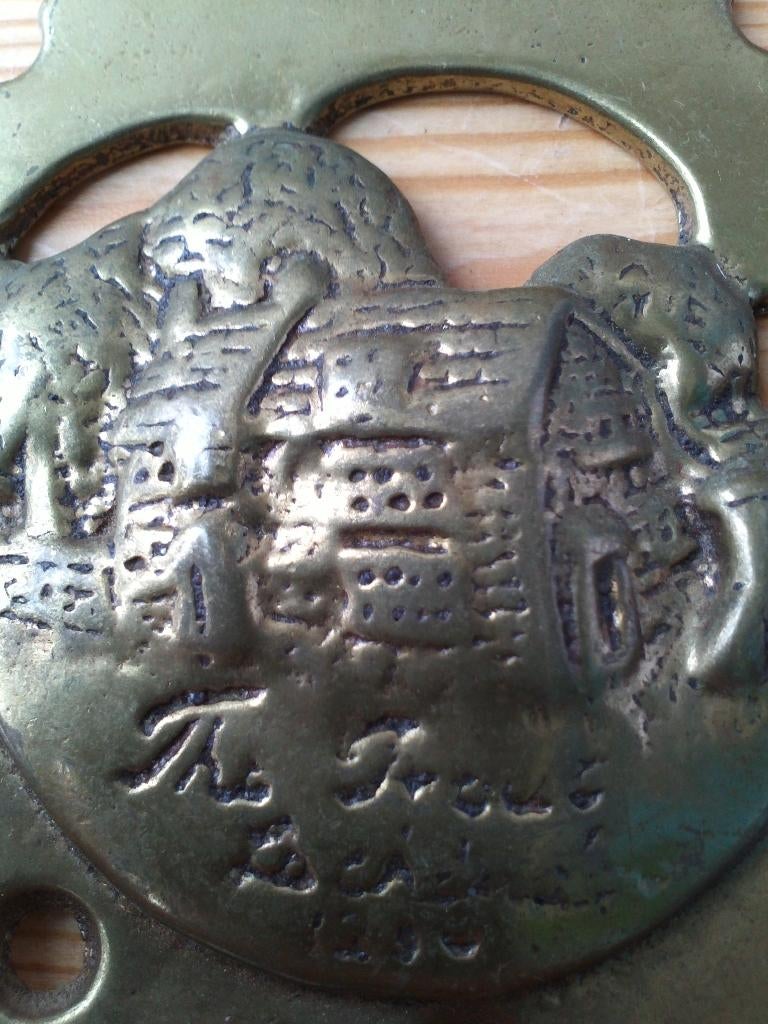 Antiek kleppermannetje uit Engeland met huis in bos 8,5 cm., Ophalen of Verzenden, Koper