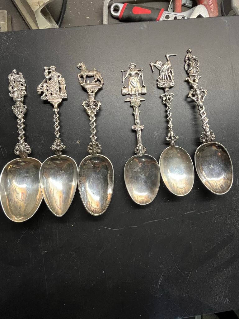 Antieke Zilveren Geboortelepels met Hollandse Tafereeltjes, Ophalen of Verzenden, Zilver