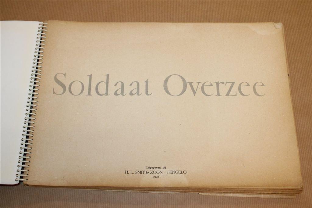 Soldaat Overzee — Nederlands-Indië Fotoboek 1948, Ophalen of Verzenden, Tweede Wereldoorlog, Gelezen, Overige onderwerpen
