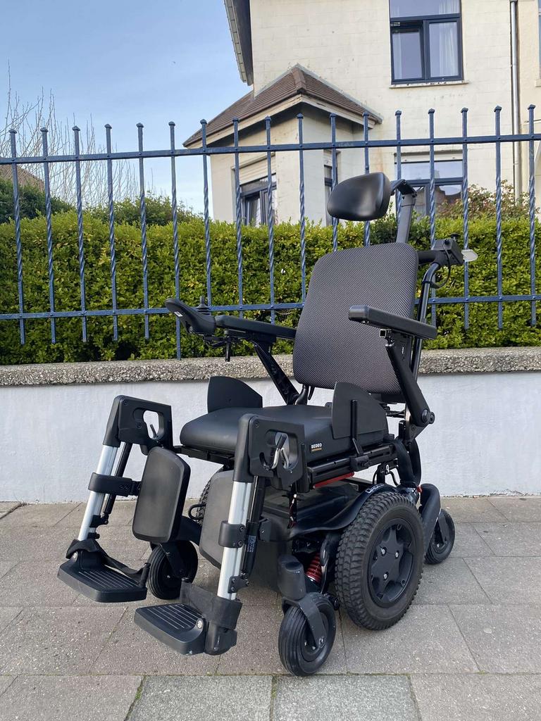 Elektrische rolstoel Quickie Q400m in nieuwstaat, Diversen, Rolstoelen, Ophalen of Verzenden, Inklapbaar, Zo goed als nieuw, Elektrische rolstoel