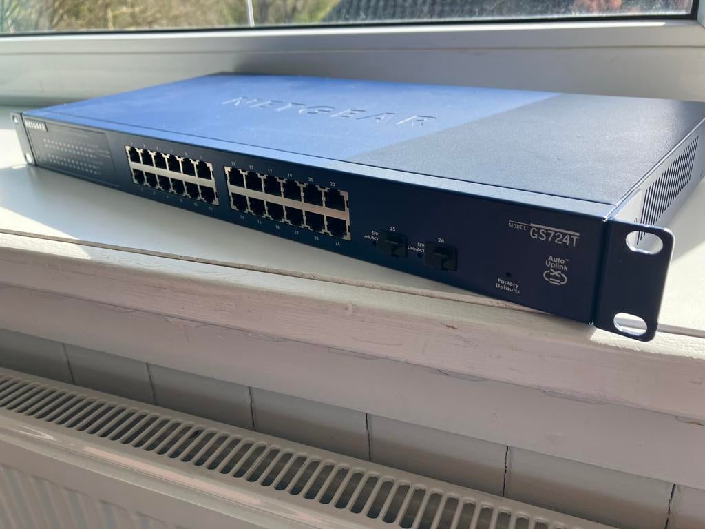 Netgear GS724T v4 Smart Switch, Ophalen of Verzenden, Zo goed als nieuw