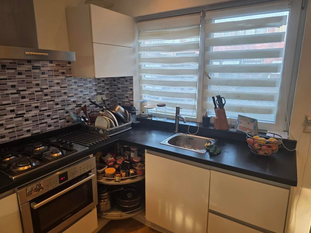 Moderne hoekkeuken met inbouwapparatuur, Huis en Inrichting, Keuken | Complete keukens, Gebruikt, Hoekkeuken, Wit, Ophalen