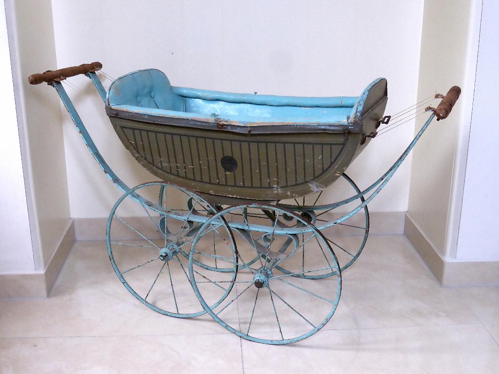 Fantastische antieke poppenwagen E. André, Bruxelles, Ophalen