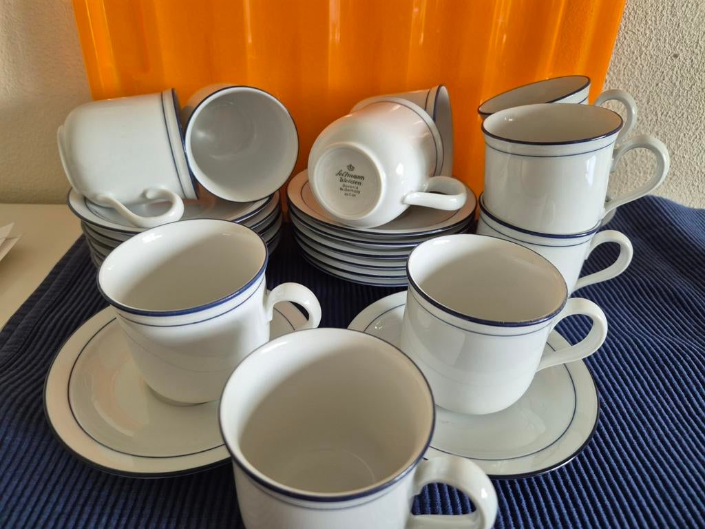 11 koffiekopjes met 14 schoteltjes van Seltnann Weiden, Gebruikt, Ophalen of Verzenden, Overige stijlen, Kop(pen) en/of Schotel(s)