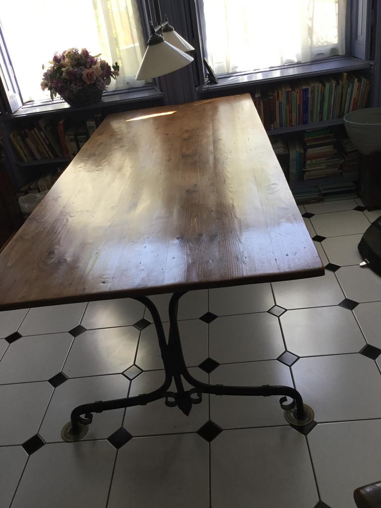 Unieke tuintafel, eetkamertafel met smeedijzeren onderstel, Ophalen