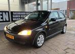 Opel Corsa 1.2 16V 3D 2002 Zwart 160.000 NAP ✅, Auto's, Voorwielaandrijving, 450 kg, 74 pk, 31 €/maand