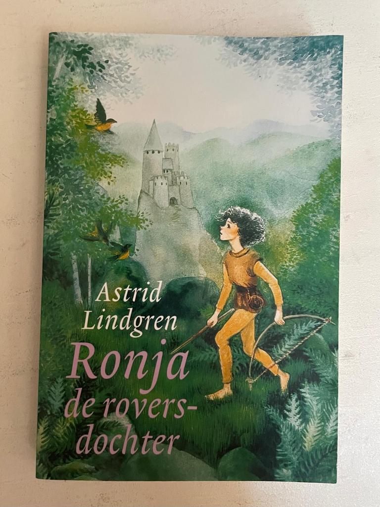 Ronja de roversdochter - Astrid Lindgren (leesboek), Ophalen of Verzenden, Zo goed als nieuw, Fictie algemeen