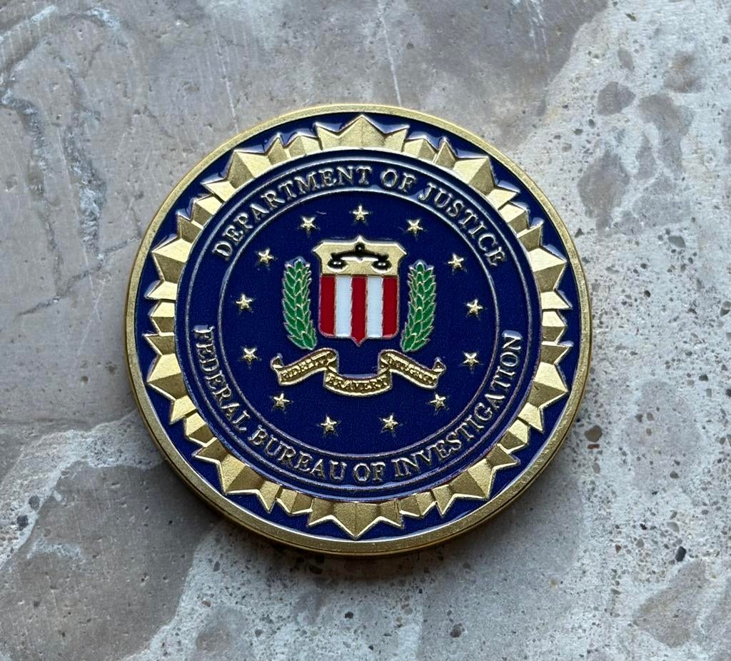 US Department of Justice FBI coin, Verzamelen, Ophalen of Verzenden, Landmacht, Amerika, Embleem of Badge
