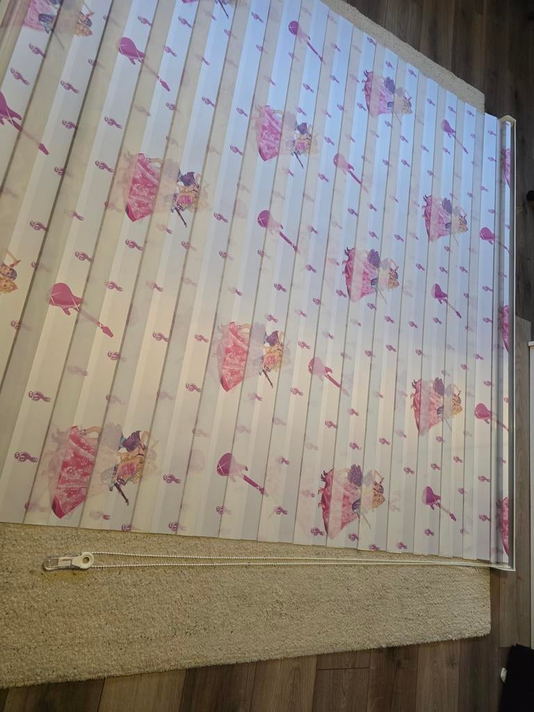 Rolgordijn voor kinderkamer met Barbie en gitaar print., Ophalen, Wit