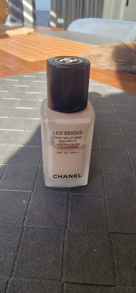 Chanel Les Beiges foundation N20, Sieraden, Tassen en Uiterlijk, Uiterlijk | Cosmetica en Make-up, Ophalen of Verzenden