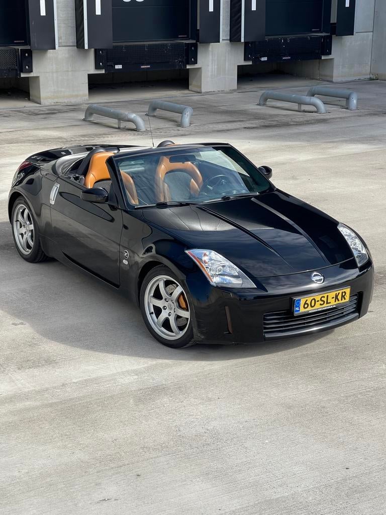 Nissan 350Z 3.5 V6 Roadster 2006 Zwart APK Nieuwe Banden, Auto's, Nissan, 350Z, Achterwielaandrijving, 1610 kg, Leder en Stof