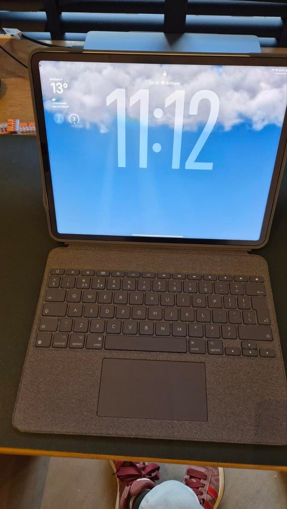 Logitech Combo Touch iPad Pro 5th gen (A1378) - Toetsenbord, Ophalen of Verzenden, Gebruikt, Hoesje of Tasje