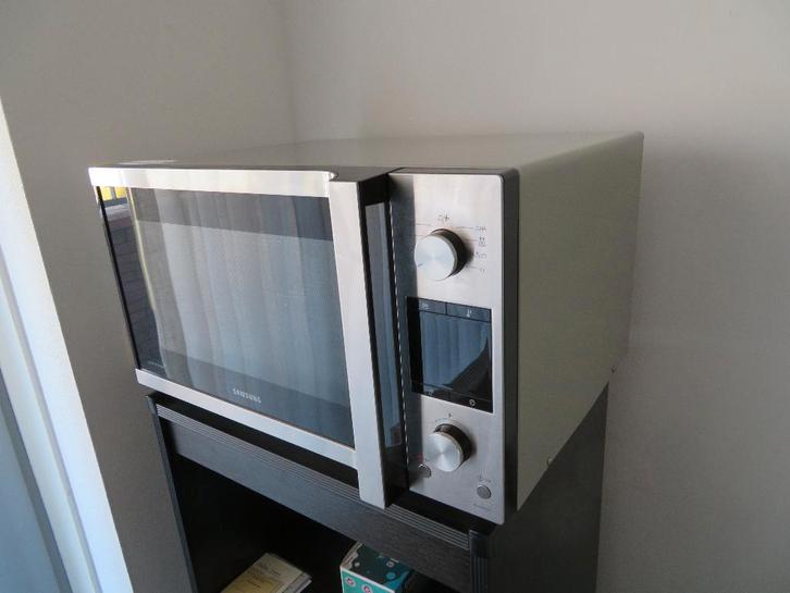 Samsung combimagnetron, Witgoed en Apparatuur, Magnetrons, Zo goed als nieuw, Vrijstaand, Combimagnetron, 45 tot 60 cm, Grill