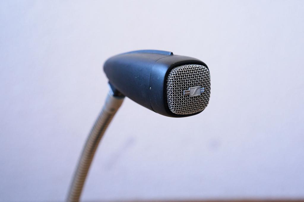 Sennheiser MD 21-U broadcast mic met MZT 100 gooseneck stand, Muziek en Instrumenten, Ophalen of Verzenden, Zo goed als nieuw